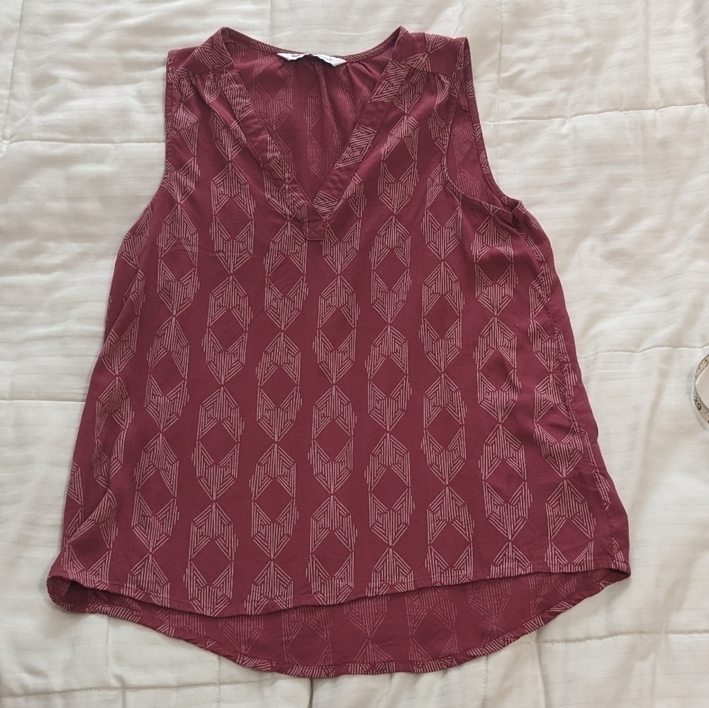 SONOMA sleeveless v-neck top size small